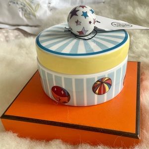 NWT! Hermes ceramic (bone china) round box with the lid circus collection.